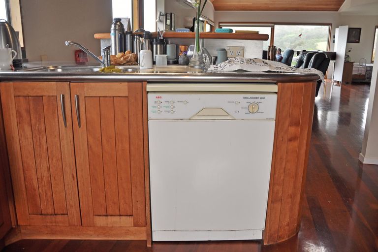 Photo of property in 58 Grand View Road, Leigh, 0985