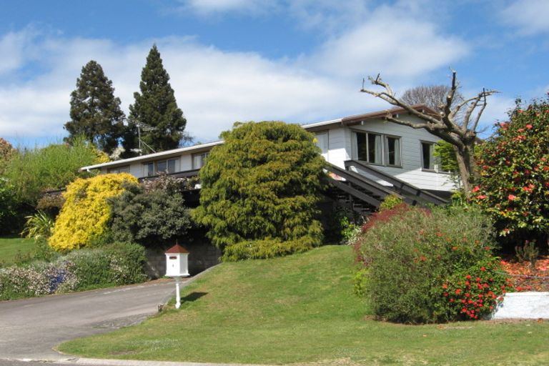 Photo of property in 4 Scenic Heights, Acacia Bay, Taupo, 3330