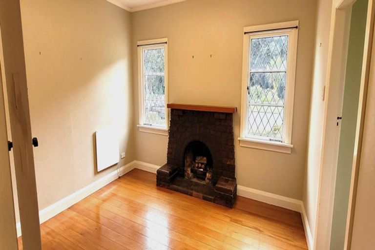 Photo of property in 32 Victoria Road, New Plymouth, 4310