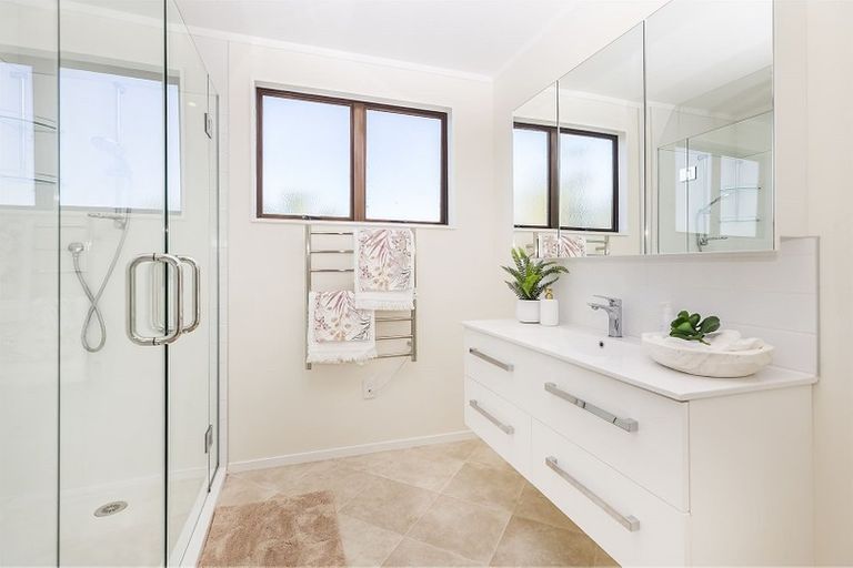 Photo of property in 20b Acheron Road, Paremata, Porirua, 5026