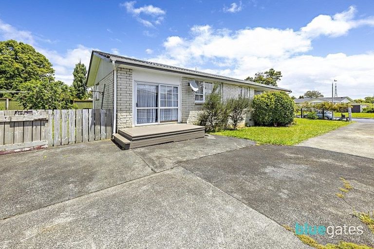 Photo of property in 6 Joanne Place, Rosehill, Papakura, 2113