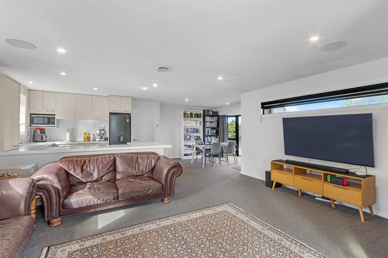 Photo of property in 27 Momorangi Crescent, Redwood, Christchurch, 8051