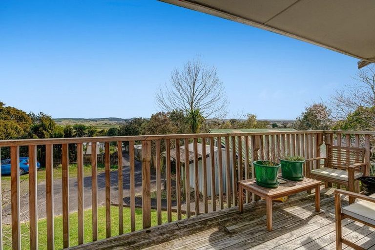 Photo of property in 2 Kaipara Crescent, Helensville, 0800