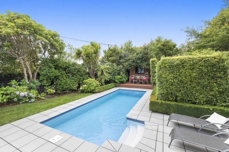 Photo of property in 477 Avonhead Road, Avonhead, Christchurch, 8042