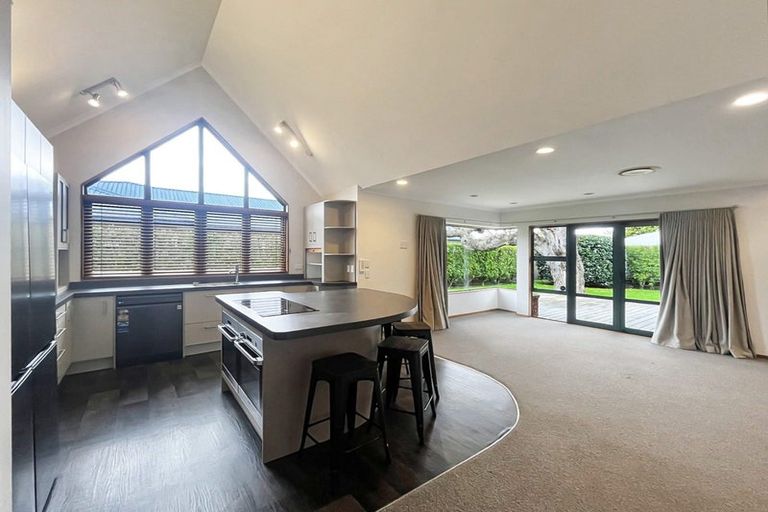 Photo of property in 86 Pahiatua Street, Hokowhitu, Palmerston North, 4410