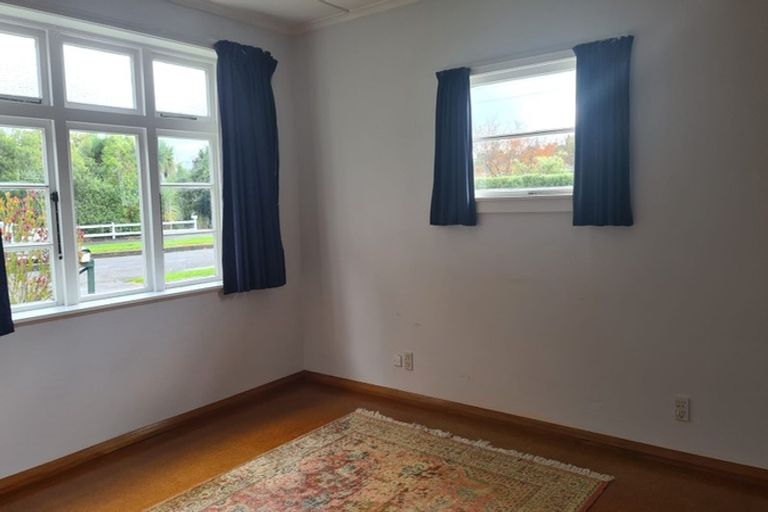 Photo of property in 6 Lansdowne Crescent, Lansdowne, Masterton, 5810