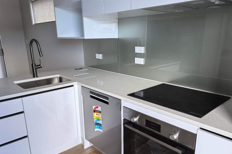 Photo of property in 17a Midgley Road, West Harbour, Auckland, 0618