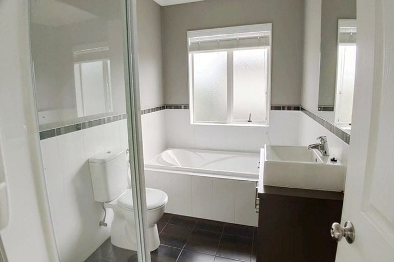 Photo of property in 18 Lake Drive, Karaka, Papakura, 2113