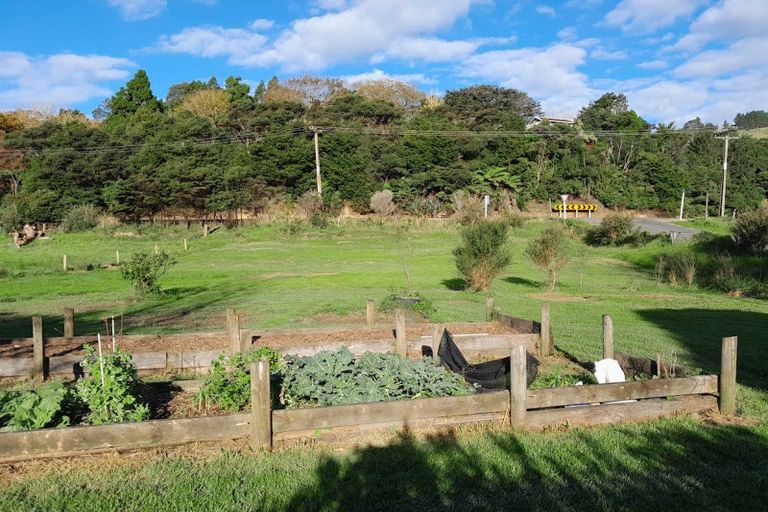 Photo of property in 4 Cemetery Road, Kuaotunu, Whitianga, 3592
