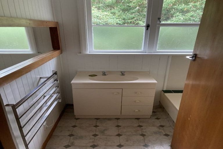 Photo of property in 12 Cambridge Road, Martinborough, 5711