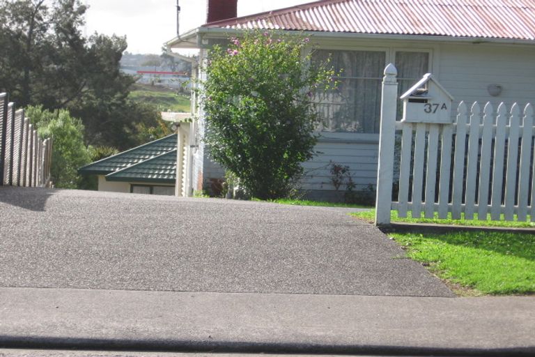 Photo of property in 37a Amberley Avenue, Te Atatu South, Auckland, 0610