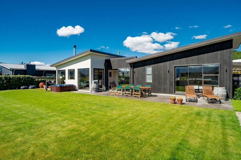 Photo of property in 25 Infinity Drive, Wanaka, 9305