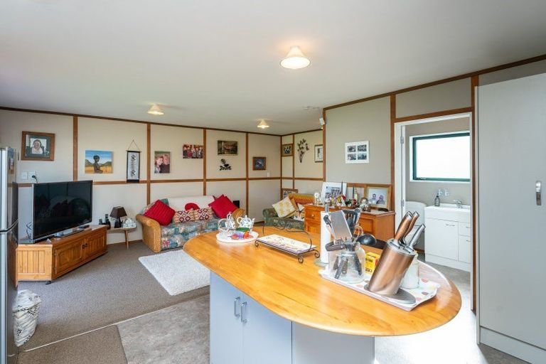 Photo of property in 6 Mavis Avenue, Waikawa Beach, Levin, 5573