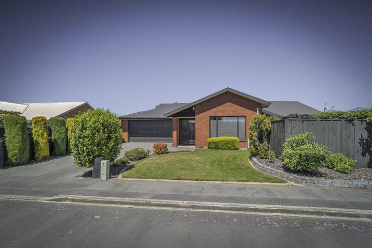 Photo of property in 12 Highwood Lane, Burnside, Christchurch, 8053