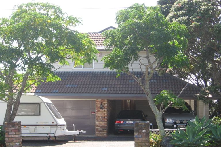Photo of property in 25 Bournemouth Terrace, Murrays Bay, Auckland, 0630