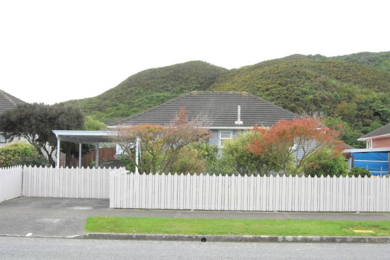 Photo of property in 102 Hewer Crescent, Naenae, Lower Hutt, 5011