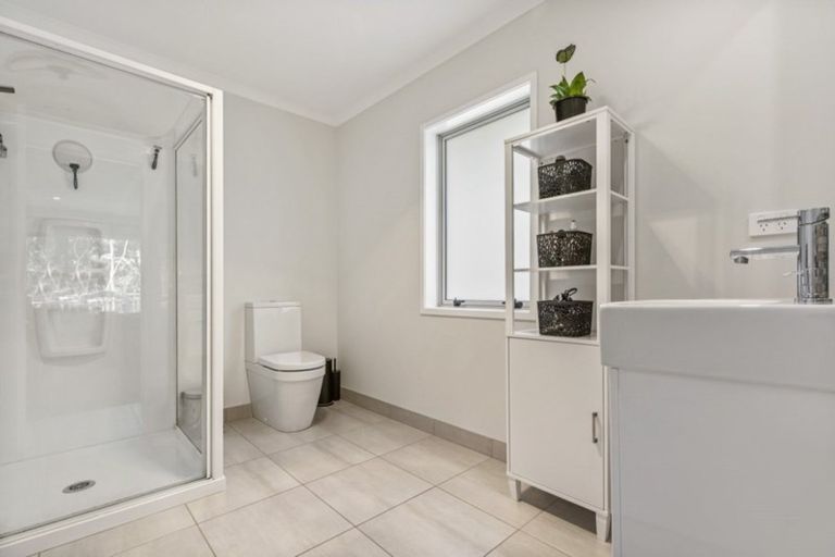 Photo of property in 22b Sunnyvale Road, Swanson, Auckland, 0614