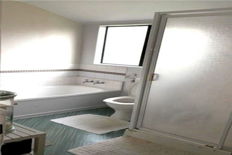 Photo of property in 2/12 Bernina Place, Weymouth, Auckland, 2103