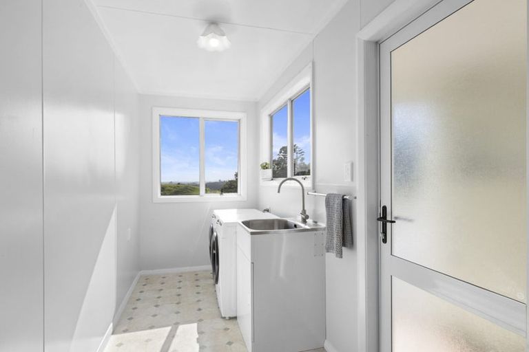 Photo of property in 435 Barrett Road, Omata, New Plymouth, 4374