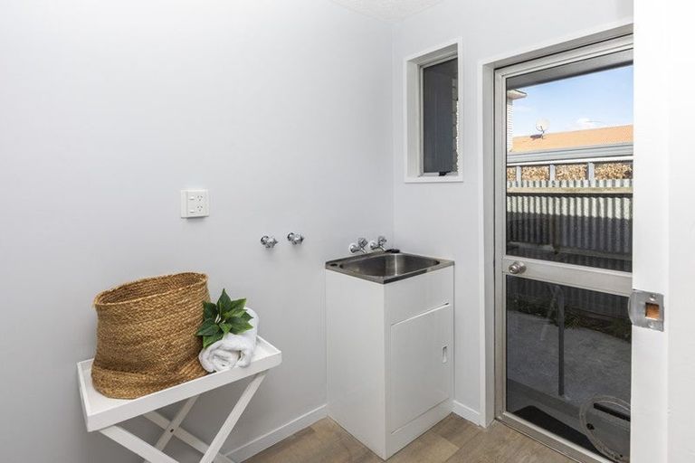 Photo of property in 2/3 Puriri Street, Riccarton, Christchurch, 8041