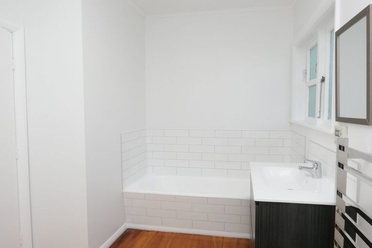 Photo of property in 14 Hillcrest Road, Raumati South, Paraparaumu, 5032