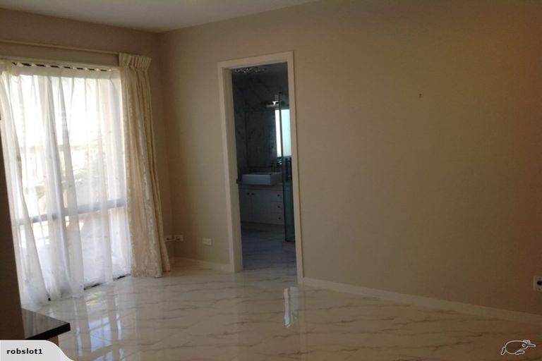 Photo of property in 43 Harrowglen Drive, Northcross, Auckland, 0630