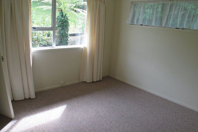 Photo of property in 9 Aralia Road, Sunnynook, Auckland, 0620