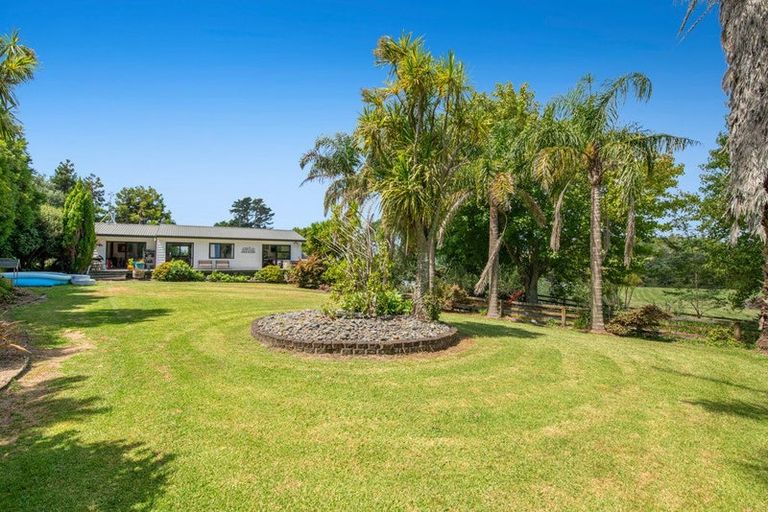 Photo of property in 786 South Head Road, South Head, Helensville, 0874