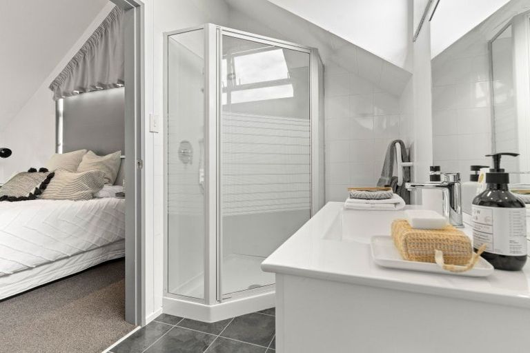 Photo of property in 7a Kempton Street, Greytown, 5712