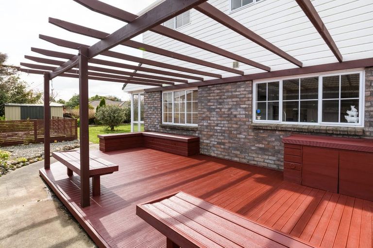 Photo of property in 2 Rosebank Avenue, Kelvin Grove, Palmerston North, 4414