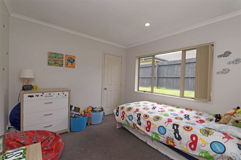 Photo of property in 70 Ruze Vida Drive, Massey, Auckland, 0614