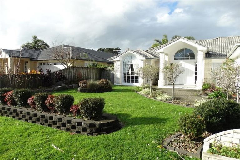Photo of property in 92 Bob Charles Drive, Golflands, Auckland, 2013