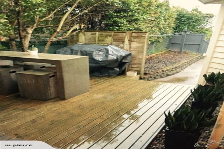 Photo of property in 1/194 Waimumu Road, Massey, Auckland, 0614