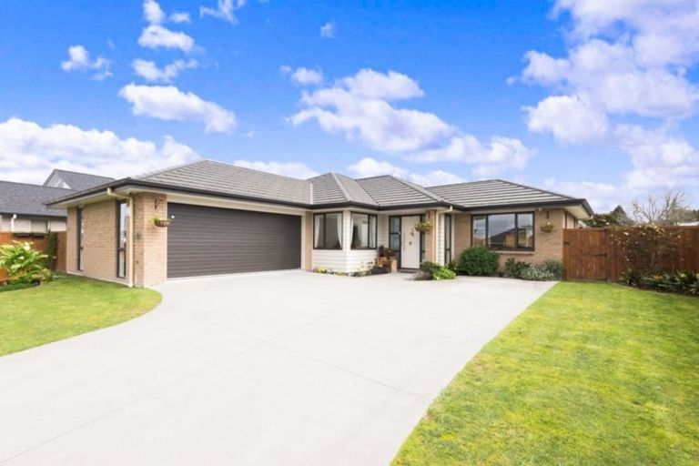 Photo of property in 26 Jelas Drive, Riverhead, 0820