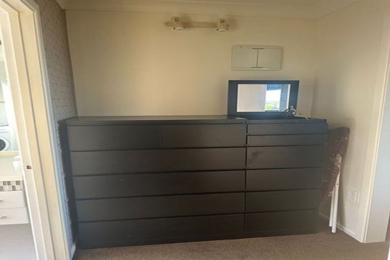 Photo of property in 1/188 Browns Bay Road, Murrays Bay, Auckland, 0630