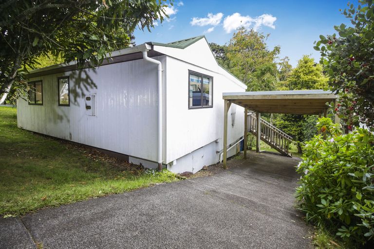 Photo of property in 29 Rimutaka Place, Titirangi, Auckland, 0604