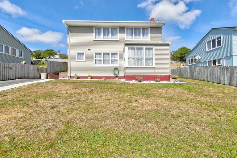 Photo of property in 30 Corinna Street, Waitangirua, Porirua, 5024