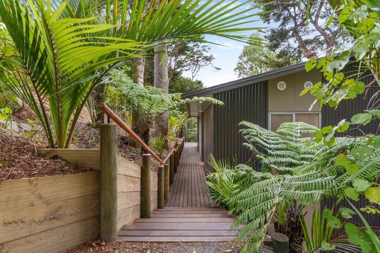 Photo of property in 58 Laingholm Drive, Laingholm, Auckland, 0604