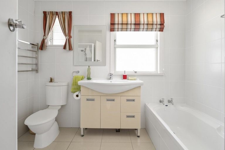 Photo of property in 82a Mclauchlan Street, Springlands, Blenheim, 7201