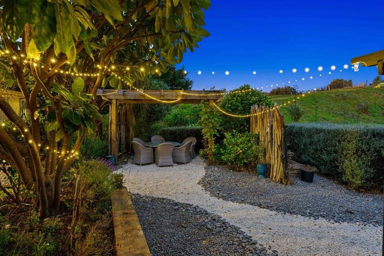 Photo of property in 11 Pharazyn Avenue, Waikanae Beach, Waikanae, 5036