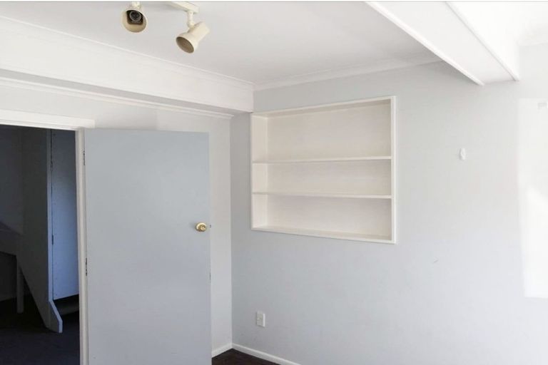 Photo of property in 10 Fowey Avenue, Te Atatu South, Auckland, 0610