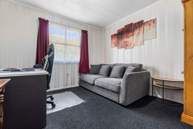 Photo of property in 74 Oakfield Crescent, Pukete, Hamilton, 3200