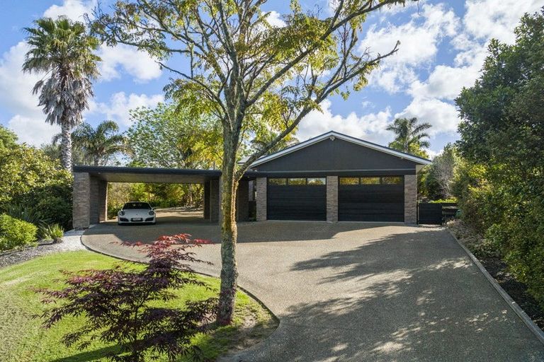 Photo of property in 97 Shaw Road, Oratia, Auckland, 0604