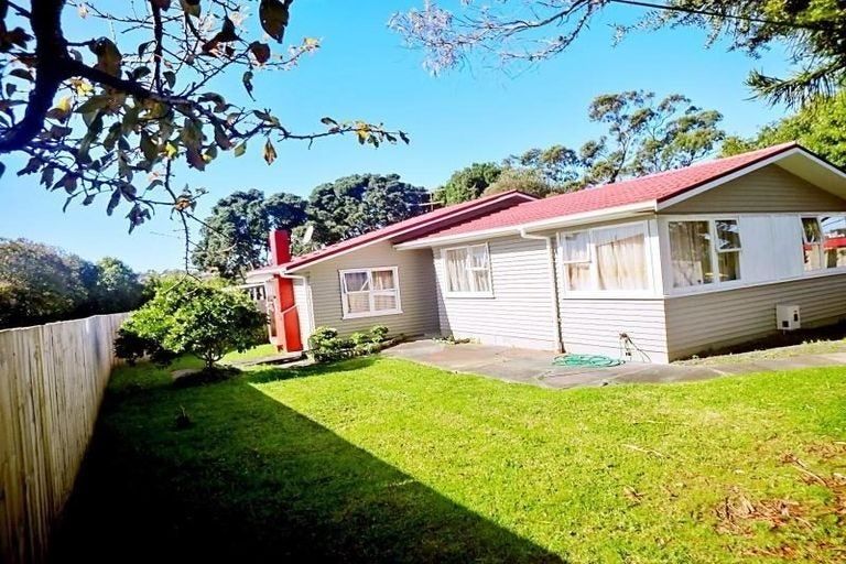 Photo of property in 5 Totaravale Drive, Totara Vale, Auckland, 0629