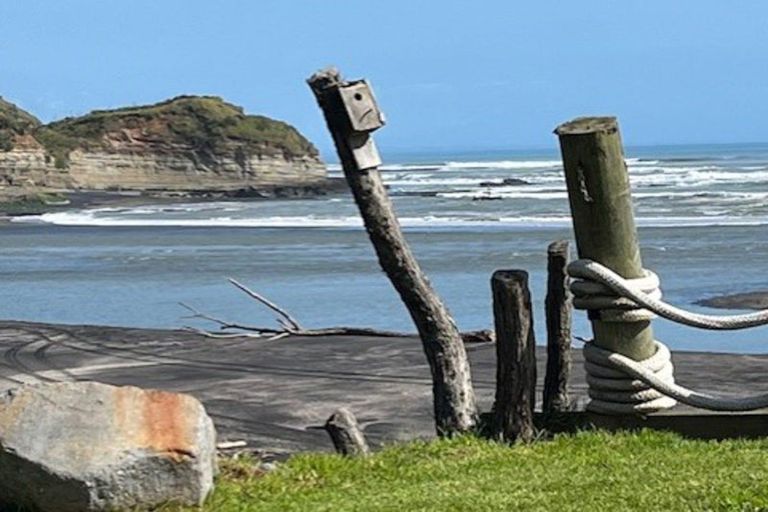 Photo of property in 8 Point Road, Mokau, 4376