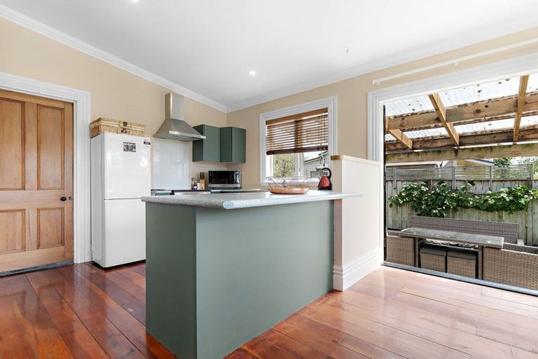 Photo of property in 98 Jellicoe Street, Martinborough, 5711