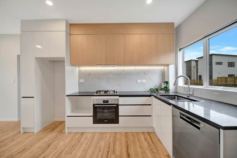 Photo of property in 60 Opoka Street, Papakura, 2110