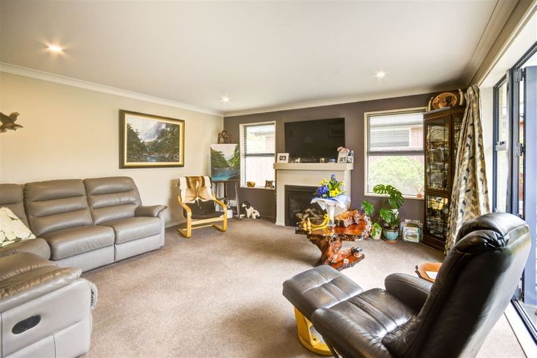 Photo of property in 8 Chesterfield Place, Rangiora, 7400
