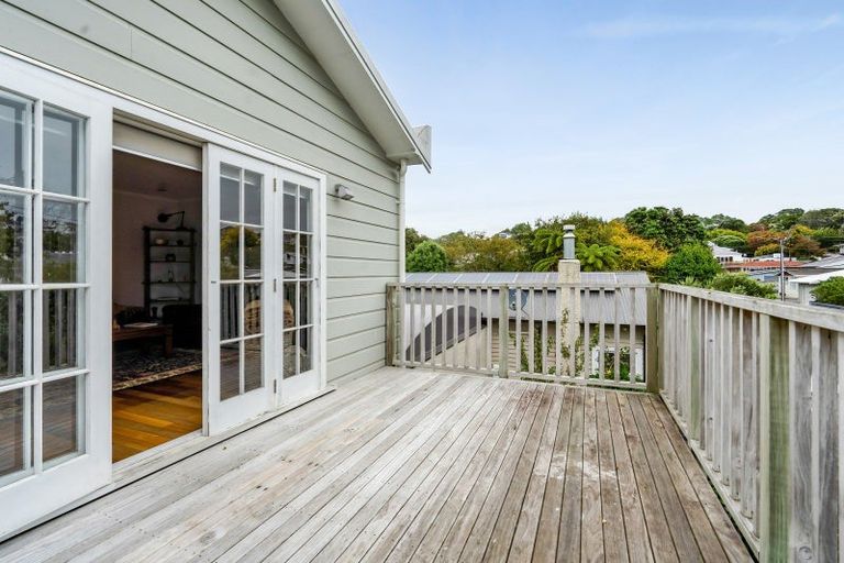 Photo of property in 35 Belt Road, Moturoa, New Plymouth, 4310