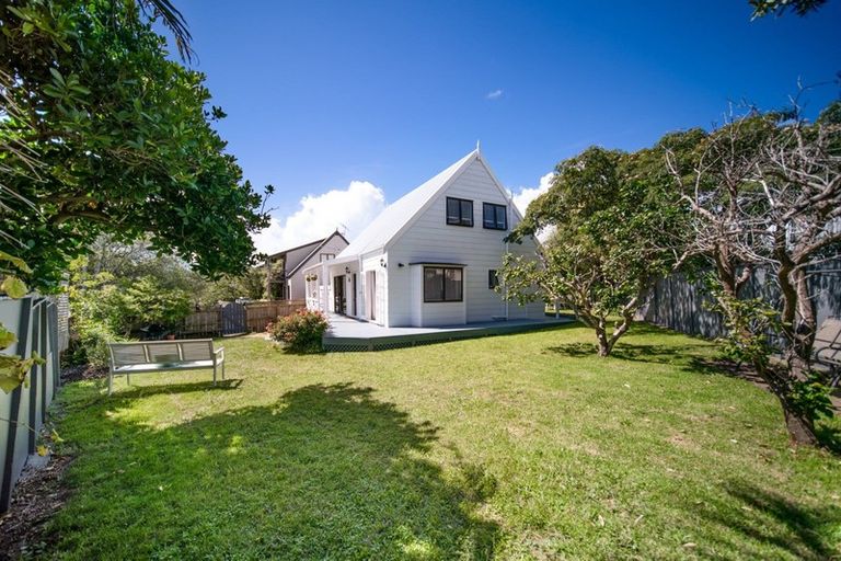 Photo of property in 2/11 Cairngorm Place, Highland Park, Auckland, 2010